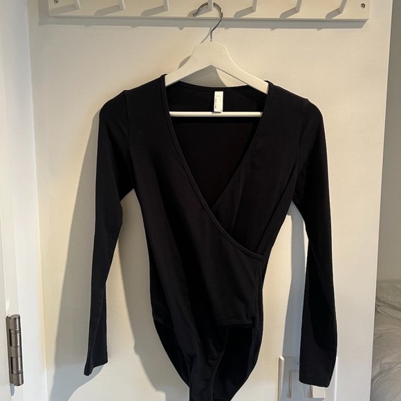 american apparel classic long-sleeve v-neck bodysuit - black, size S - Picture 2 of 8